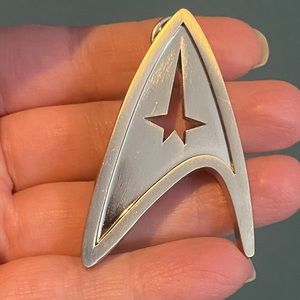 Star Trek 2009 Movie Series Screen Accurate Command Insignia Pin Prop Replica